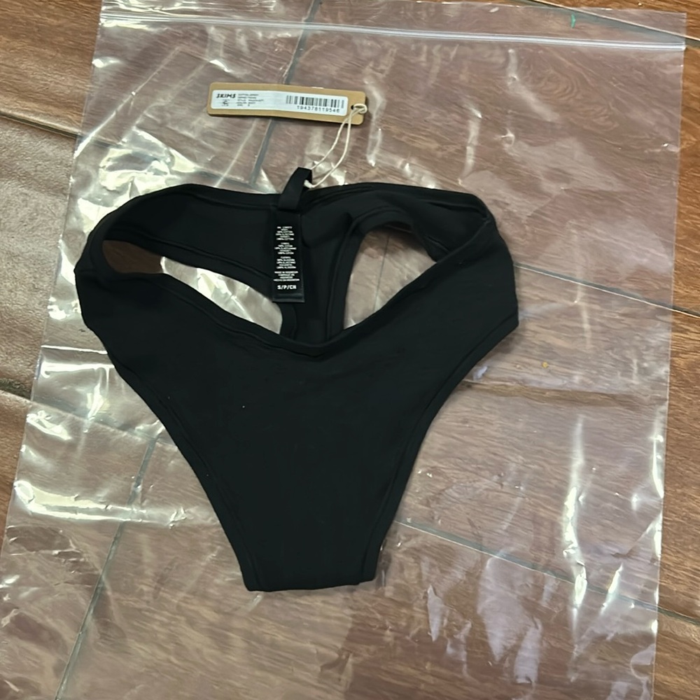 - SKIMS first‎ everybody cami thong bodysuit Ap/bst0066 c18